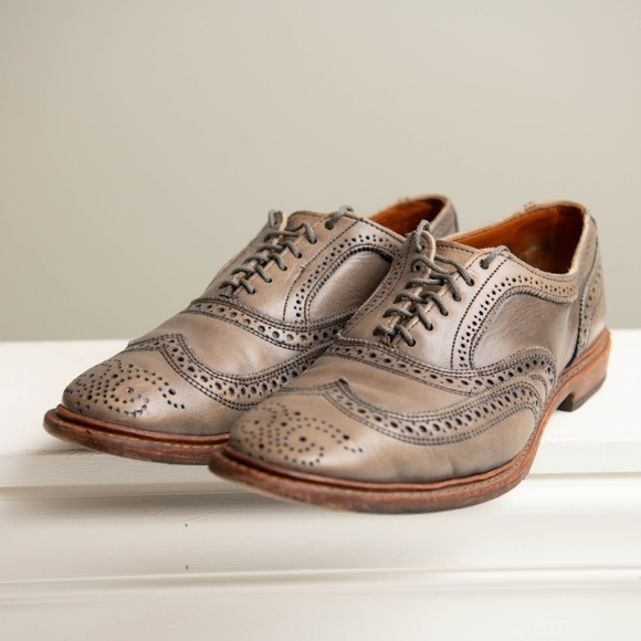 Classic Gray Brogue Men\'s Shoes